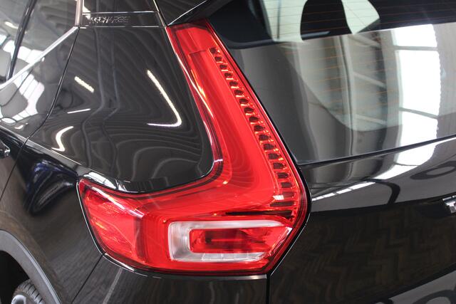 Volvo XC40 1.5 T4 Recharge Inscription Expression | Incl. 12 maanden garantie | Navigatie | Cruise | Wegklapbare trekhaak | Parkeersensoren | LED koplampen | Isofix | Virtueel dashboard | 1800 kg trekgewicht |