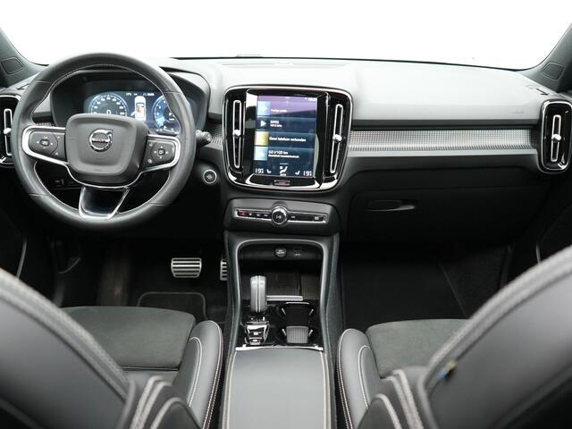 Volvo XC40 T5 Recharge R-Design 261PK Plug In Hybrid | PHEV | Trekhaak af Fabriek | Panodak | Harman Kardon | Alcantara Sportstoelen Verwarmd | 19'' L.M. | Camera |
