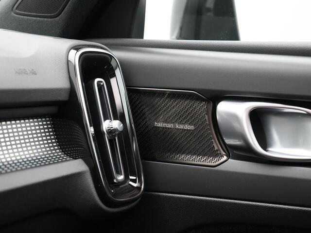 Volvo XC40 T5 Recharge R-Design 261PK Plug In Hybrid | PHEV | Trekhaak af Fabriek | Panodak | Harman Kardon | Alcantara Sportstoelen Verwarmd | 19'' L.M. | Camera |