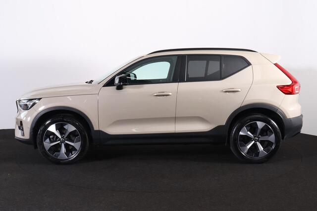 Volvo XC40 B3 Plus Dark - IntelliSafe Assist & Surround - 360º Camera - Verwarmde voorstoelen & stuur - Parkeersensoren voor & achter - Elektr. bedienb. voorstoelen met geheugen links - Draadloze tel. lader - Extra getint glas - 19' LMV