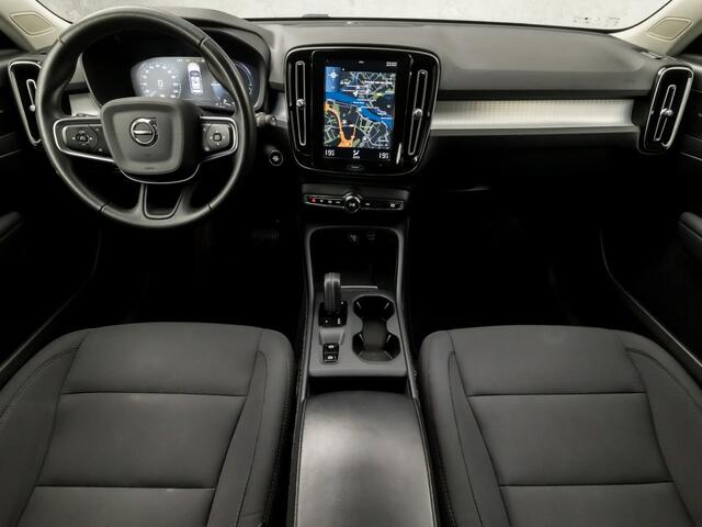 Volvo XC40 1.5 T4 Recharge Inscription 211Pk Automaat (GROOT NAVI, CAMERA, HARMAN/KARDON, ADAPTIVE CRUISE, SPORTSTOELEN, TREKHAAK, PARKEERSENSOREN, LED KOPLAMPEN, NIEUWE APK, NIEUWSTAAT)