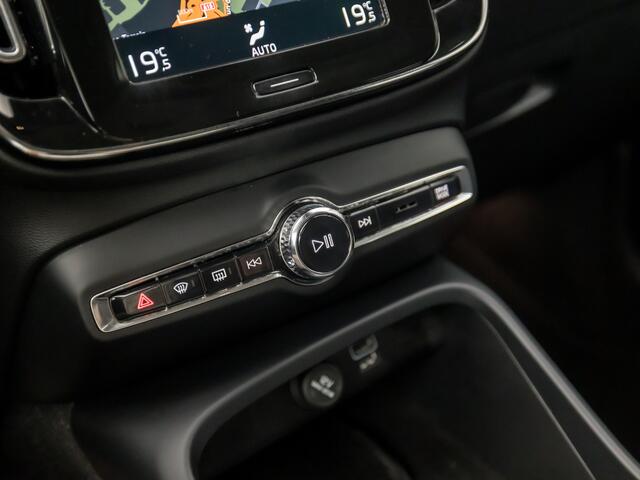 Volvo XC40 1.5 T4 Recharge Inscription 211Pk Automaat (GROOT NAVI, CAMERA, HARMAN/KARDON, ADAPTIVE CRUISE, SPORTSTOELEN, TREKHAAK, PARKEERSENSOREN, LED KOPLAMPEN, NIEUWE APK, NIEUWSTAAT)
