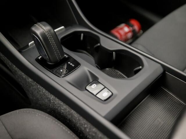 Volvo XC40 1.5 T4 Recharge Inscription 211Pk Automaat (GROOT NAVI, CAMERA, HARMAN/KARDON, ADAPTIVE CRUISE, SPORTSTOELEN, TREKHAAK, PARKEERSENSOREN, LED KOPLAMPEN, NIEUWE APK, NIEUWSTAAT)