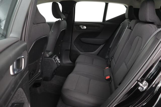 Volvo XC40 1.5 T3 Business Pro | Stoel & stuurverwarming | Trekhaak | Adaptive cruise | Camera | Carplay | Keyless | Full LED