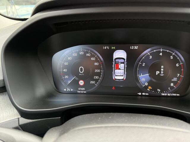 Volvo XC40 1.5 T3 Inscription |Leder|Panorama|Camera|