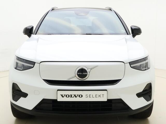 Volvo XC40 Recharge Plus 70 kWh / Wool Blend / El. Trekhaak / Getint glas / Adapt. Cruise / BLIS / El. Achterklep / Stoel + Stuurw. Verwarming / Keyless / 19 + all season /