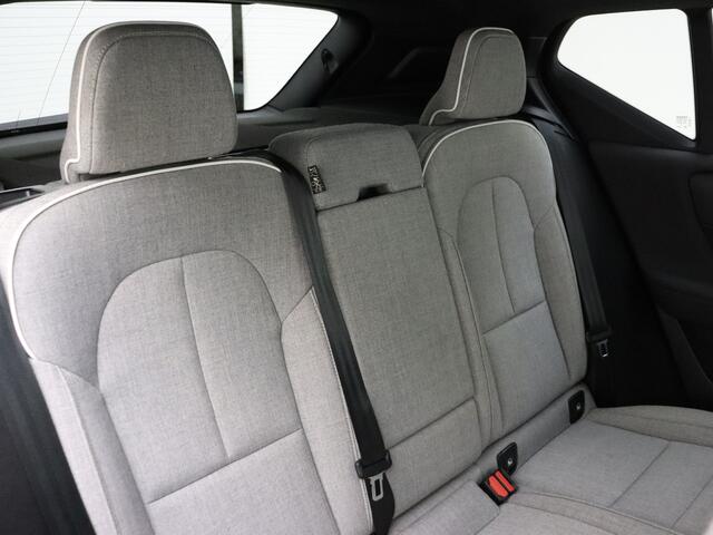 Volvo XC40 Recharge Plus 70 kWh / Wool Blend / El. Trekhaak / Getint glas / Adapt. Cruise / BLIS / El. Achterklep / Stoel + Stuurw. Verwarming / Keyless / 19 + all season /