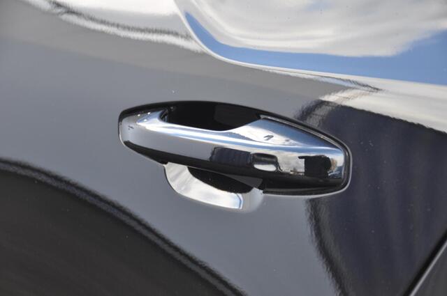 Volvo XC40 408PK Twin Motor Ultimate 82 kWh / Pixel LED/ Adaptieve cruise control/ Panoramadak/ Elektrische stoelen met geheugen/ BLIS/ Elektrische achterklep/ Parkeersensoren met 360 Camera/ Stoel en stuurwielverwarming/ Mistlampen/ Luxe bekleding/ 20" Velgen/ Harm