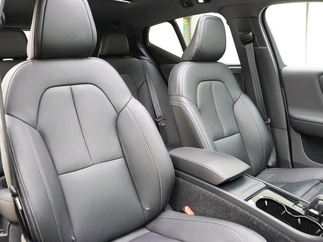 Volvo XC40 Recharge P8 408PK AWD R-Design / Lederen bekleding / Trekhaak / H&K audio / Stoelen met geheugen / camera voor en achter /