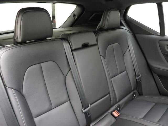 Volvo XC40 Recharge P8 408PK AWD R-Design / Lederen bekleding / Trekhaak / H&K audio / Stoelen met geheugen / camera voor en achter /