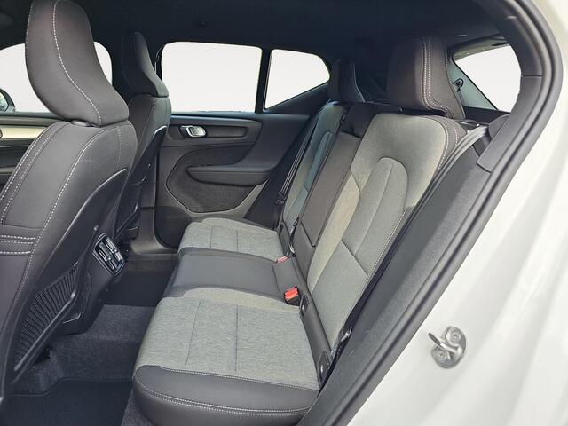 Volvo XC40 2.0 B4 Plus Dark | Trekhaak | Stoelverwarming | Stuurverwarming | Harman/Kardon Audio |