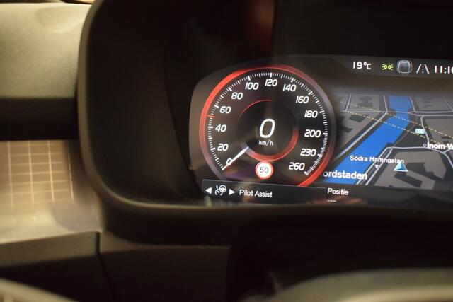 Volvo XC40 T2 130pk AUT8 Business Pro Sunroof/ Leer/ Ruit, Stoel en stuur Verw./ 360 Camera/ Adap. Cruise/ Aplle Android