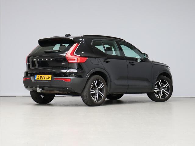 Volvo XC40 2.0 B4 Plus Dark / Trekhaak / Adaptive Cruise / Elektrische Stoelen / Verwarmbare Stoelen + Stuur / Harman Kardon /