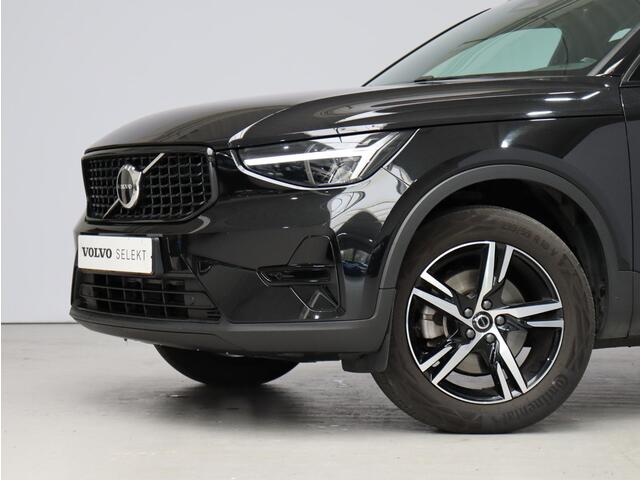 Volvo XC40 2.0 B4 Plus Dark / Trekhaak / Adaptive Cruise / Elektrische Stoelen / Verwarmbare Stoelen + Stuur / Harman Kardon /