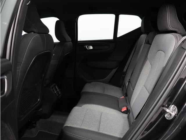 Volvo XC40 2.0 B4 Plus Dark / Trekhaak / Adaptive Cruise / Elektrische Stoelen / Verwarmbare Stoelen + Stuur / Harman Kardon /