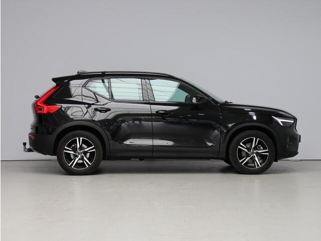Volvo XC40 2.0 B4 Plus Dark / Trekhaak / Adaptive Cruise / Elektrische Stoelen / Verwarmbare Stoelen + Stuur / Harman Kardon /