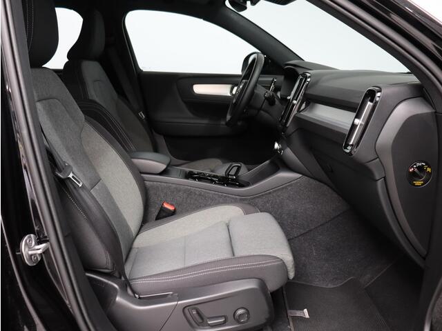 Volvo XC40 2.0 B4 Plus Dark / Trekhaak / Adaptive Cruise / Elektrische Stoelen / Verwarmbare Stoelen + Stuur / Harman Kardon /