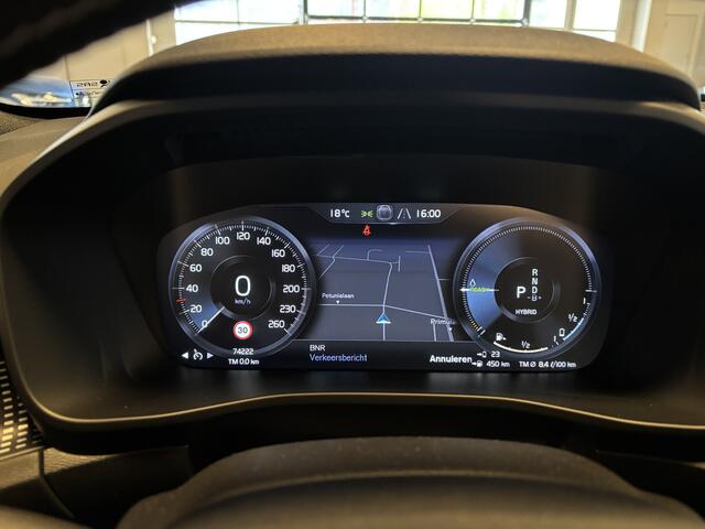 Volvo XC40 T4 Recharge R-Design / Panoramadak / Stoel- en stuurverw / BLIS / Dab+ / Apple Carplay / 360 camera / Park assist / Keyless / Elek achterklep - Full LED -