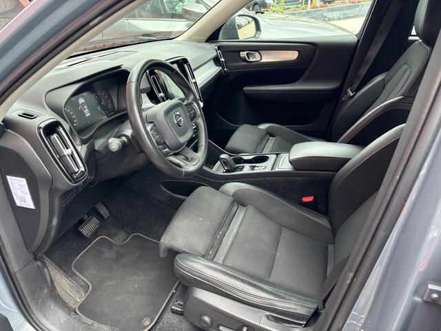 Volvo XC40 1.5 T3 Momentum Pro AUTOMAAT / TREKHAAK / FULL LED / STOELVERW / CARPLAY / CAMERA / NAVI / CLIMA / NL-AUTO