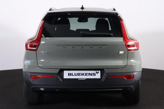 Volvo XC40 Extended Range Ultimate 82 kWh - Panorama/schuifdak - IntelliSafe Assist & Surround - Harman/Kardon audio - 360º Camera - Verwarmde voorstoelen, stuur & achterbank - Parkeersensoren voor & achter - Elektr. bedienb. voorstoelen met geheugen links - Draadlo