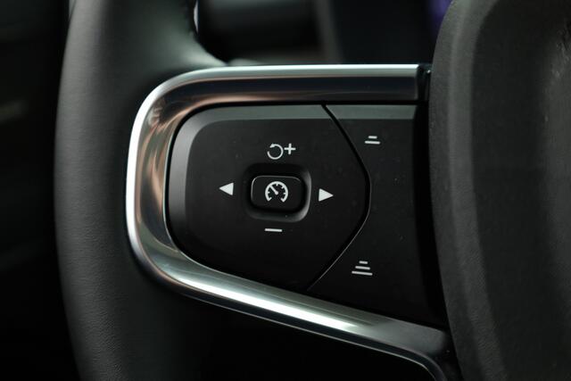 Volvo XC40 2.0 B4 Ultimate Dark | Pano | Elek. Trekhaak | Pilot Assist | Stoel- Stuurverw. | Google info. | H&K