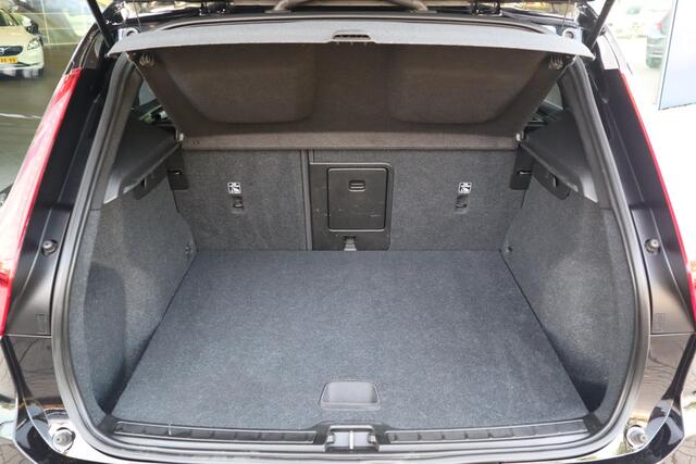 Volvo XC40 2.0 D3 Momentum | Trekhaak | Stoelverwarming | Navigatie | Polestar optimalisatie