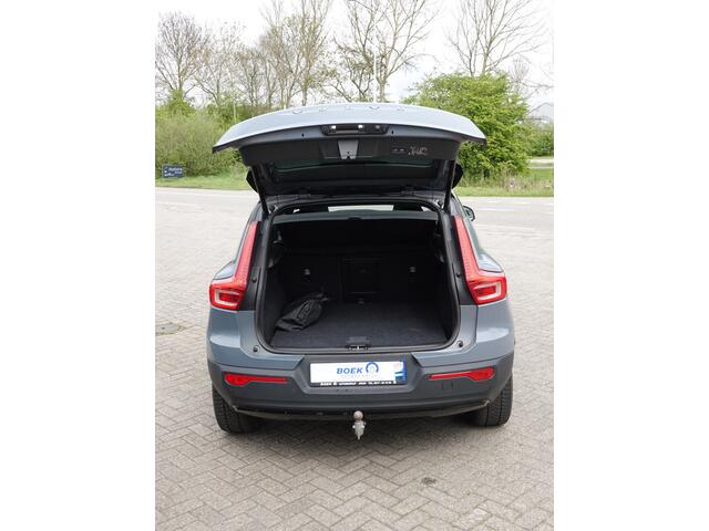 Volvo XC40 1.5 T4 RECHARGE R-DESIGN PANO | TREKH. | H-LEER | TWO-TONE | CAMERA