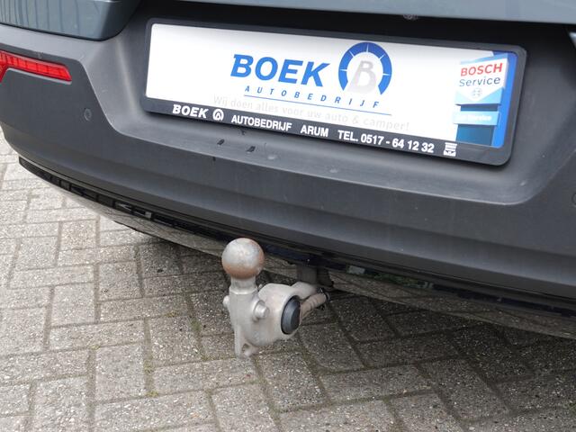 Volvo XC40 1.5 T4 RECHARGE R-DESIGN PANO | TREKH. | H-LEER | TWO-TONE | CAMERA