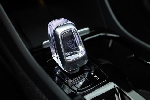 Volvo XC40 2.0 B3 Plus Dark | Pano | 360cam | Pilot Assist | 20'' | H&K | Elek. Stoelen