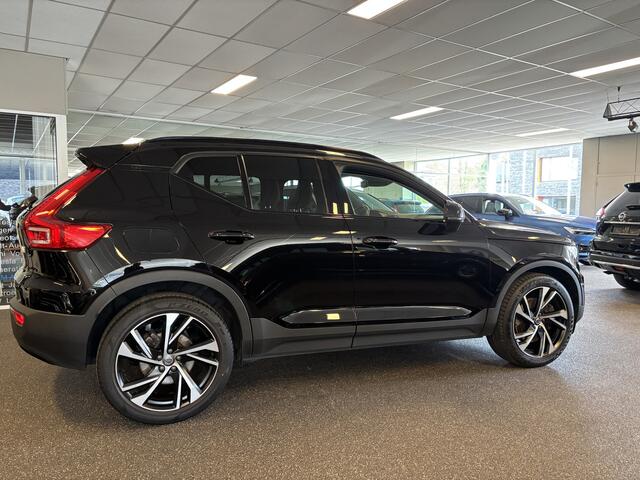 Volvo XC40 1.5 T4 Recharge R-Design / Panodak / Stuur- en Stoelverwarming / Dab+ / Harman-Kardon / BLIS / 20 inch / 360 camera / Keyless - Full LED -