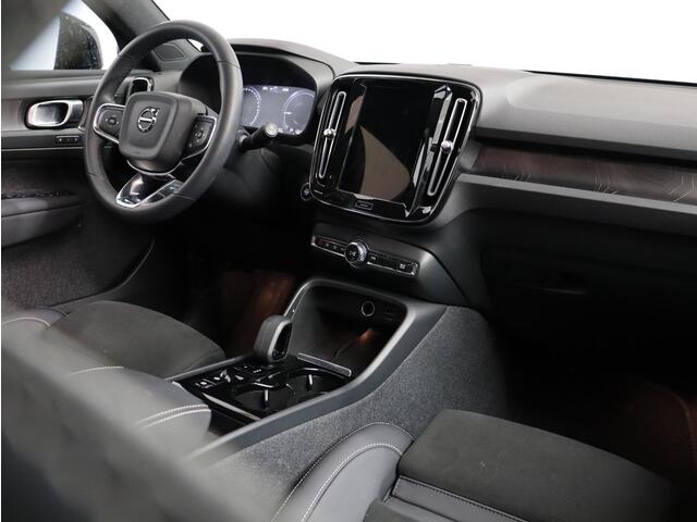 Volvo XC40 T5 Plug-in hybrid Ultimate Dark / Trekhaak / Pan. dak / Elektr. bed. stoelen / Harman Kardon
