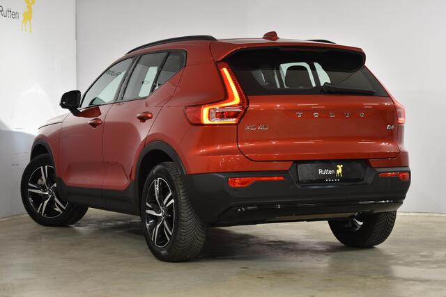 Volvo XC40 B4 211PK Automaat Plus Dark / Adaptieve Cruise control / Harman Kardon / Elektrisch verst. voorstoelen / Elektr. achterklep / Stoelverwarming / Stuurverwarming / Achteruitrijcamera / Wegklapbare trekhaak /