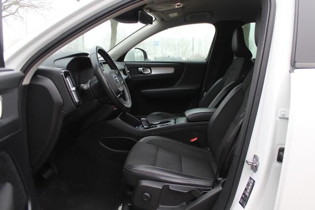 Volvo XC40 2.0 T4 Inscription / Half leder / Navigatie / Parkeerhulp V+A / 18'' / LED Koplampen / Stoelverwarming / Cruise Control