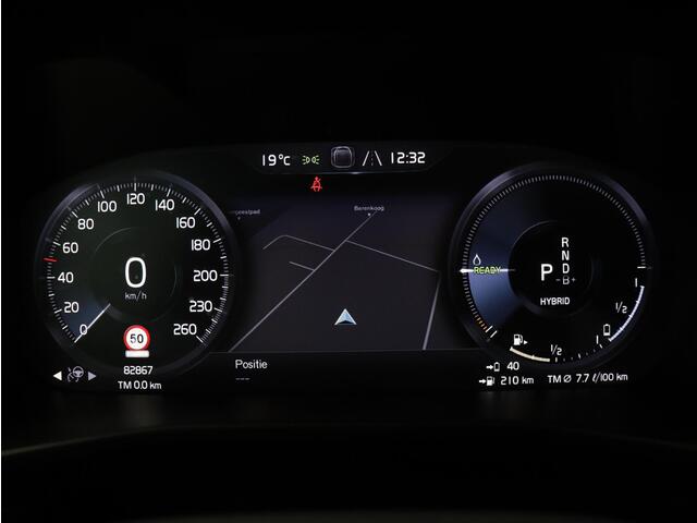 Volvo XC40 T5 Twin Engine R-Design / Pan. dak / Harman Kardon / 20" / Stoel+voorruitverwarming / Leder / Full LED