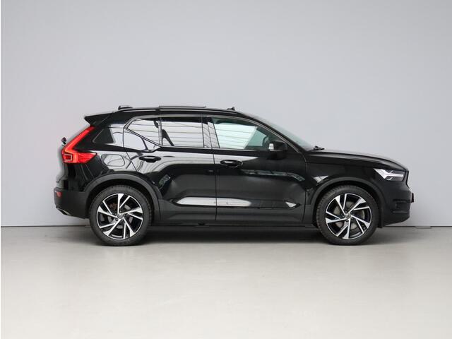 Volvo XC40 T5 Twin Engine R-Design / Pan. dak / Harman Kardon / 20" / Stoel+voorruitverwarming / Leder / Full LED