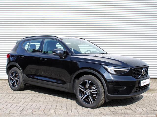 Volvo XC40 2.0 B4 Plus Dark Automaat / Harman Kardon Audio / Trekhaak / Elektr. verstelbare voorstoelen / All season banden / Google Maps