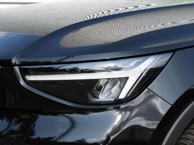 Volvo XC40 2.0 B4 Plus Dark Automaat / Harman Kardon Audio / Trekhaak / Elektr. verstelbare voorstoelen / All season banden / Google Maps