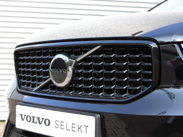 Volvo XC40 2.0 B4 Plus Dark Automaat / Harman Kardon Audio / Trekhaak / Elektr. verstelbare voorstoelen / All season banden / Google Maps