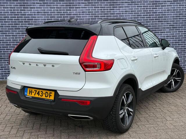 Volvo XC40 2.0 T4 R-Design | Stoelverwarming | Getint glas | BLIS | Harman/Kardon | Parkeercamera | Volvo on Call | Parkeersensoren V+A | Alarm |