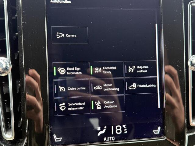 Volvo XC40 2.0 T4 R-Design | Stoelverwarming | Getint glas | BLIS | Harman/Kardon | Parkeercamera | Volvo on Call | Parkeersensoren V+A | Alarm |