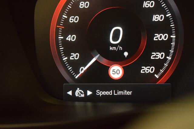 Volvo XC40 2.0 T4 190pk AUT R-Design 63000 NAP Sunroof/ Adapt. Cruise/ Camera/ 20"LMV