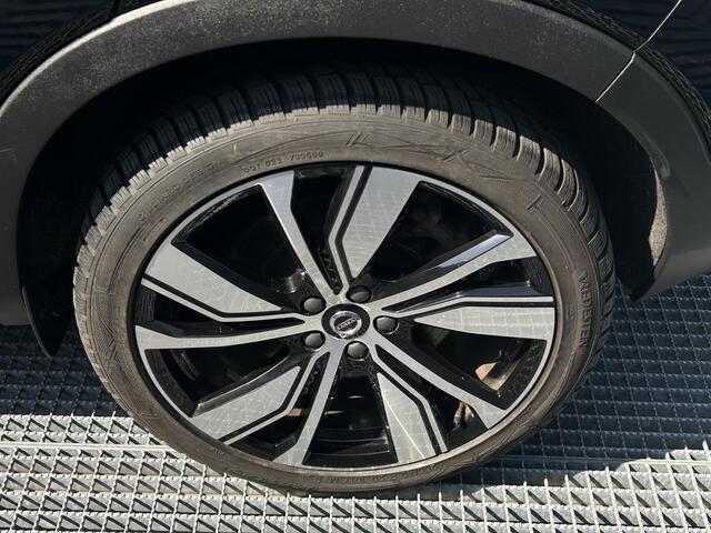 Volvo XC40 Recharge P8 AWD R-Design Panoramadak, Audio Premium Harman-Kardon, Warmtepomp, 360gr. Camera, Driver assist, Climate Pack 2, Trekhaak semi Electrisch