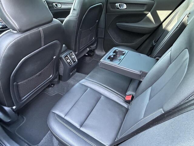 Volvo XC40 Recharge P8 AWD R-Design Panoramadak, Audio Premium Harman-Kardon, Warmtepomp, 360gr. Camera, Driver assist, Climate Pack 2, Trekhaak semi Electrisch