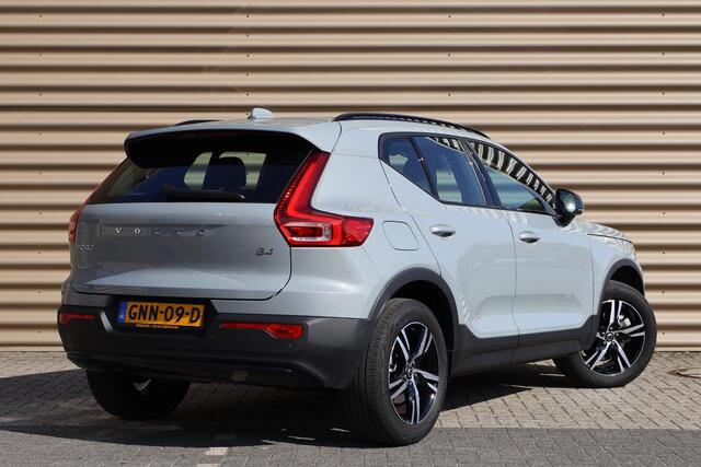 Volvo XC40 B4 Plus Dark | Harman Kardon | Elek trekhaak | Stuur & stoelverwarming