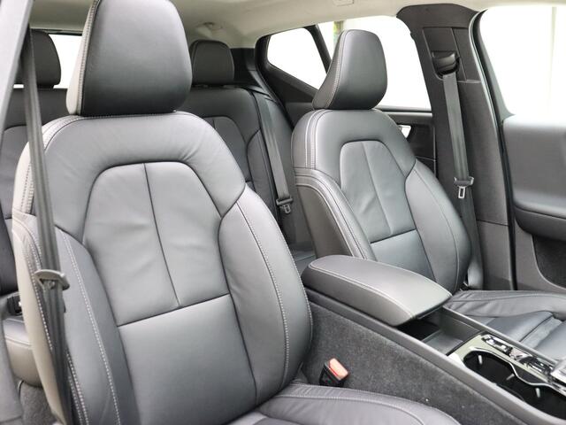 Volvo XC40 T5 262PK Ultimate Bright / Panorama dak / Lederen bekleding / H&K Audio / Camera voor en achter / Elektr. verstelbr. stoelen /