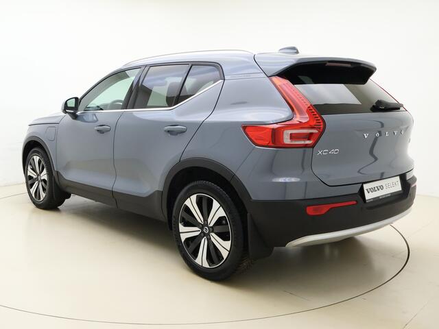 Volvo XC40 T5 262PK Ultimate Bright / Panorama dak / Lederen bekleding / H&K Audio / Camera voor en achter / Elektr. verstelbr. stoelen /