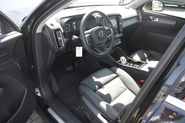 Volvo XC40 T3 163PK Automaat Inscription / Adaptieve cruise control / Panoramadak / BLIS / Elektrische achterklep / Trekhaak / Elektrische stoelen / Parkeersensoren met 360 camera / Lederen bekleding