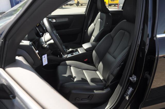 Volvo XC40 T3 163PK Automaat Inscription / Adaptieve cruise control / Panoramadak / BLIS / Elektrische achterklep / Trekhaak / Elektrische stoelen / Parkeersensoren met 360 camera / Lederen bekleding