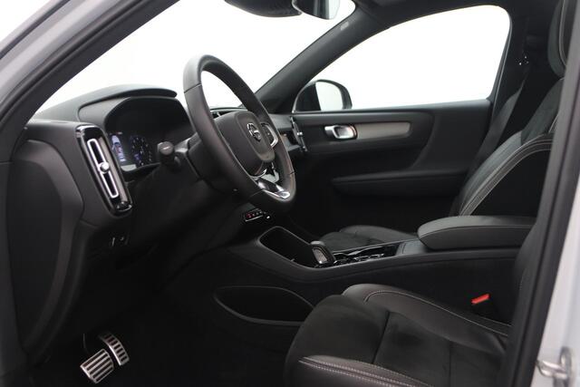 Volvo XC40 T3 Momentum Business | Automaat | Panoramadak | Keyless | Apple Carplay | Camera | Getint Glas