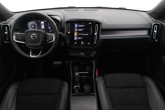 Volvo XC40 T3 Momentum Business | Automaat | Panoramadak | Keyless | Apple Carplay | Camera | Getint Glas